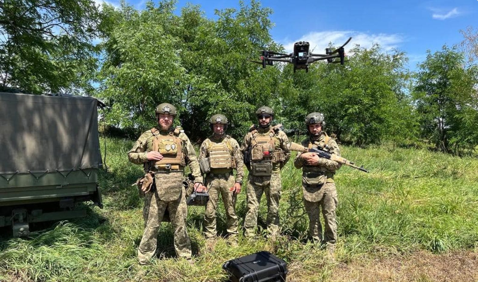 Військові отримали дрон від волонтерів Цивільної оборони Києва
